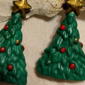 Classic Christmas Tree earrings from Avon no discount's given prices are low eno